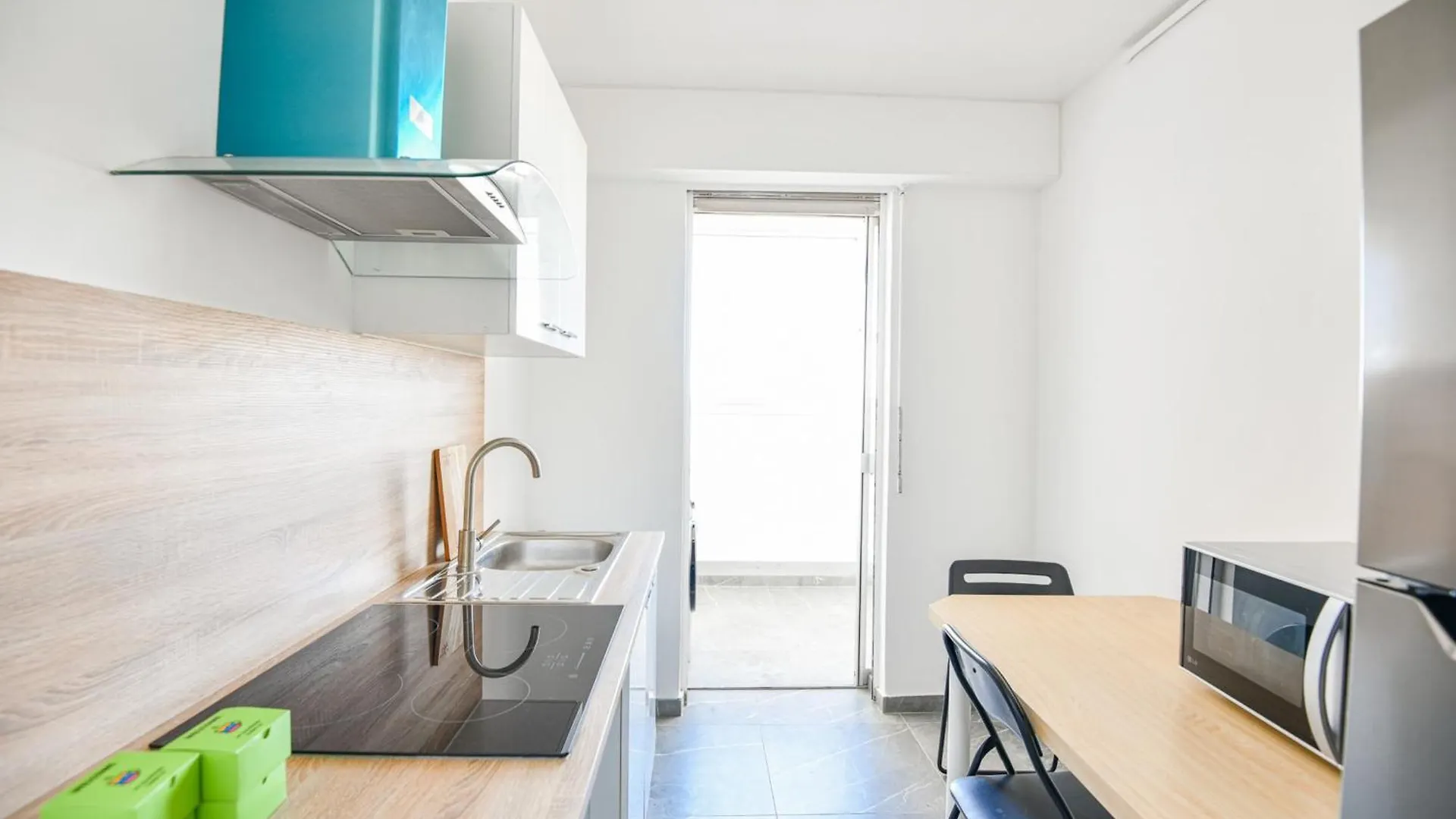 Grand Appartement 4 Ch Vue Mer Balcons Et Clim Marseille 0*,